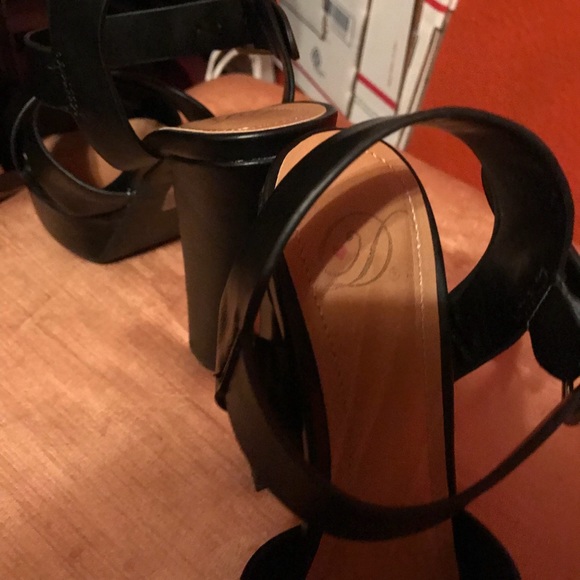 Delicious Platform Black Heels - Picture 5 of 6